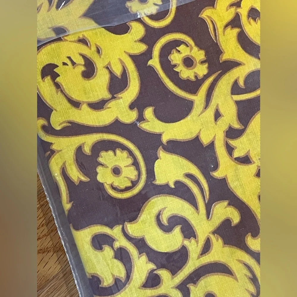 🆕Vintage burgundy and gold scroll NWT 52”x52” square all cotton tablecloth-Fall